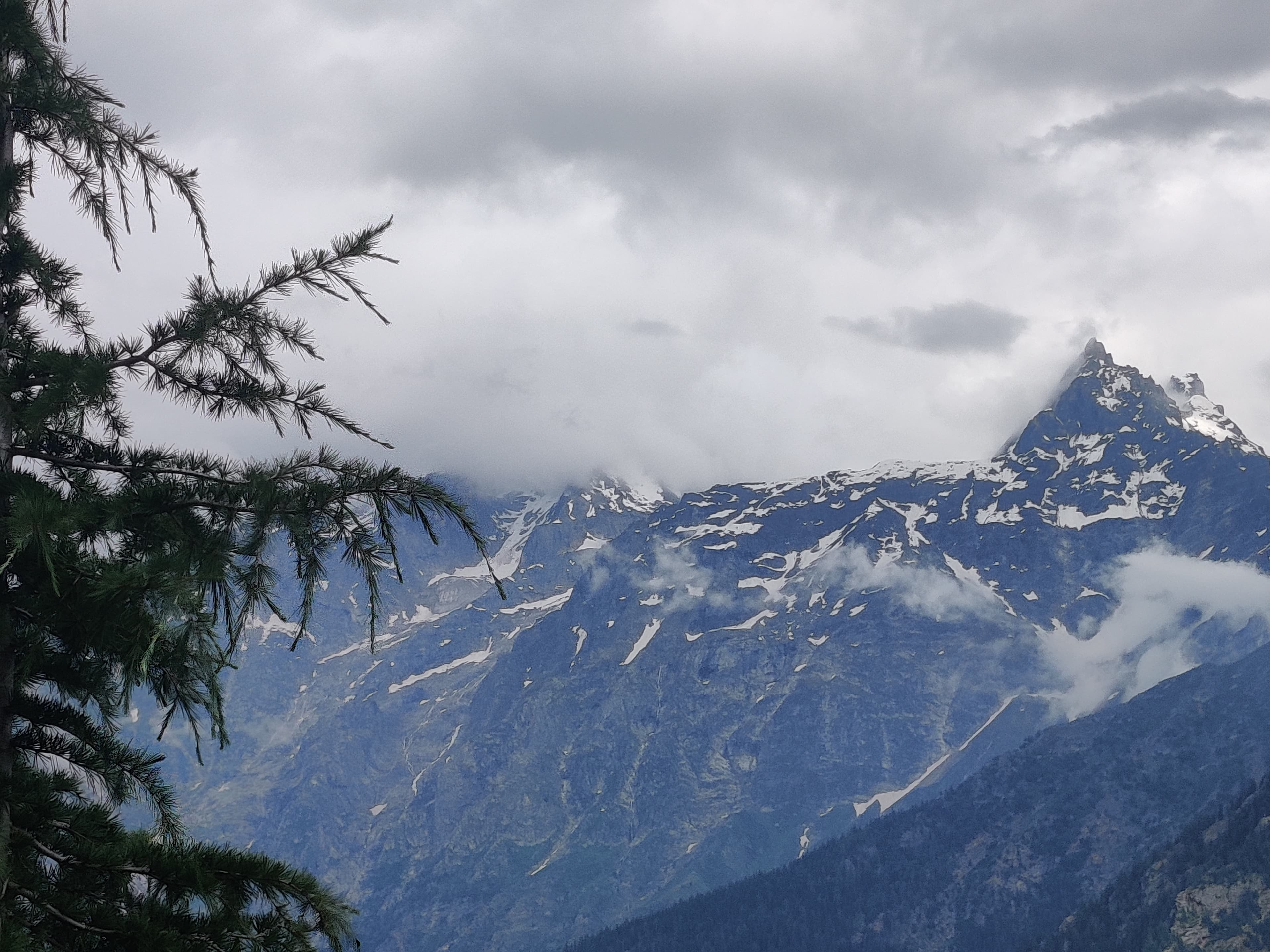 Hotel Him Paradise Kalpa — gallery image 2